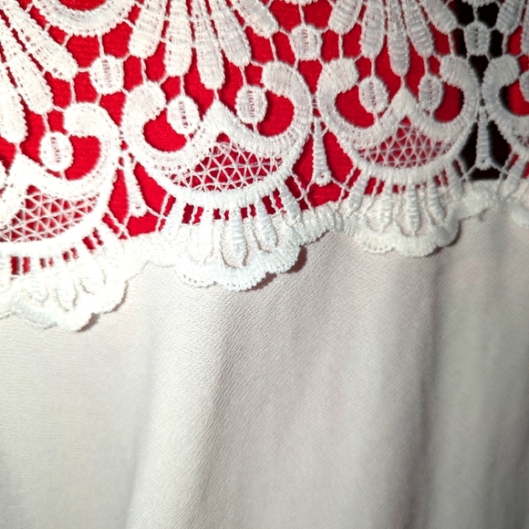 White lace shoulder top - Picture 4 of 4